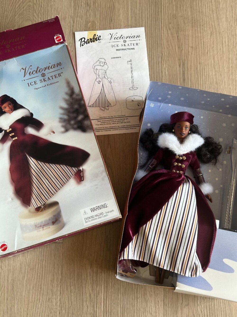 Mattel Barbie Victorian Ice Skater Special Edition 2000 w/ Stand MPN 27432